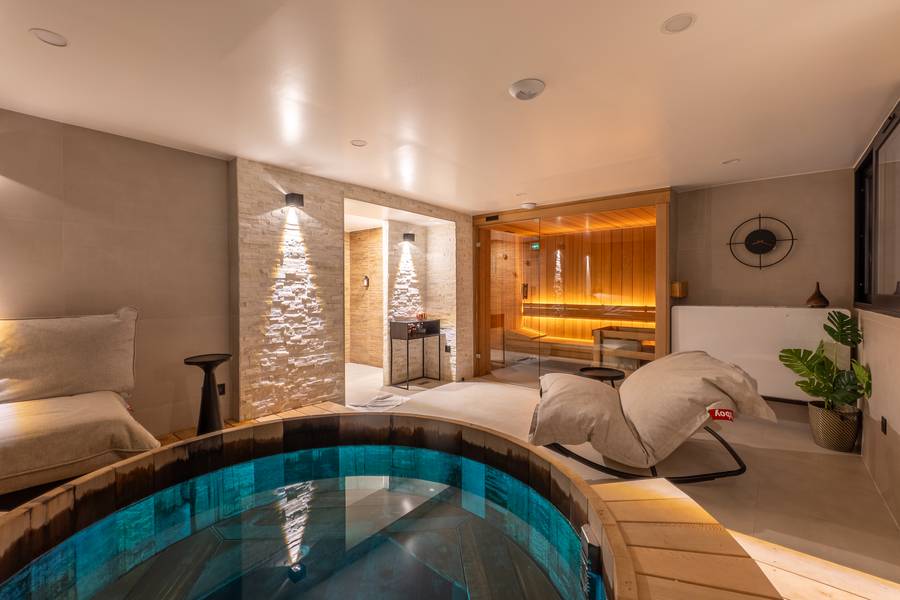 Espace bien-être avec jacuzzi et sauna, Atypik Hôtel