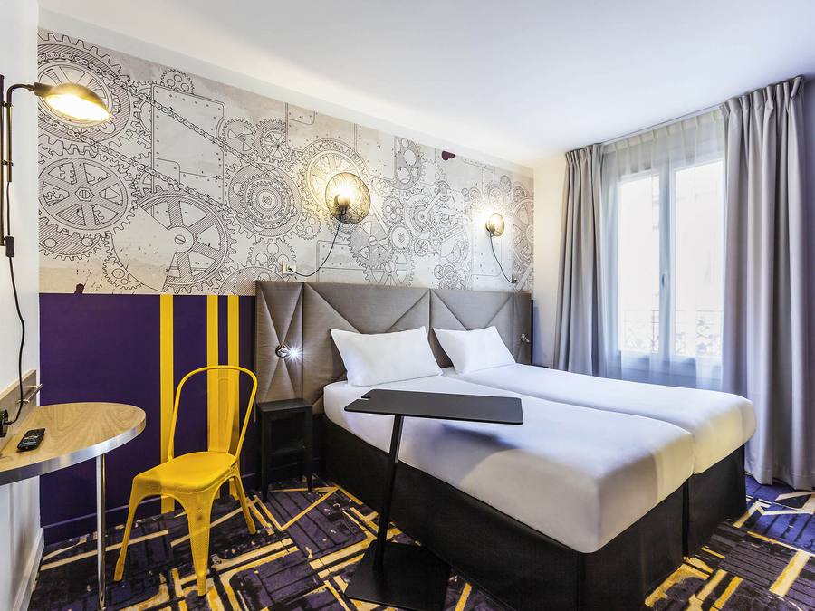 Chambre twin, papier peint engrenages, ibis Styles Mairie de Clichy